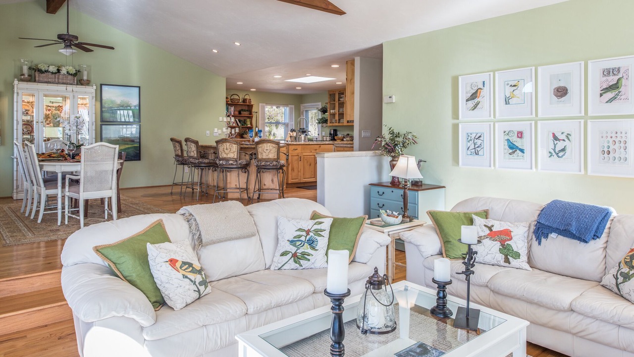 Photo of Livingroom in Del Rey Oaks