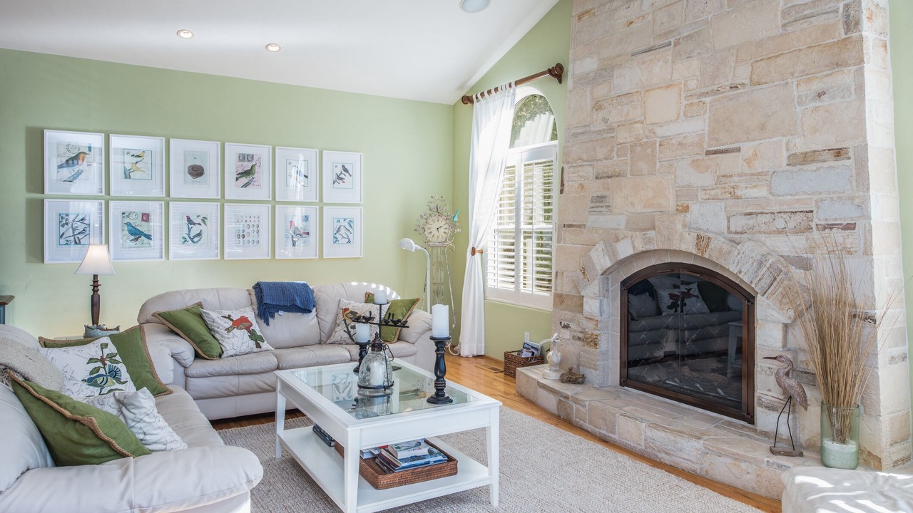 Photo of Livingroom in Del Rey Oaks