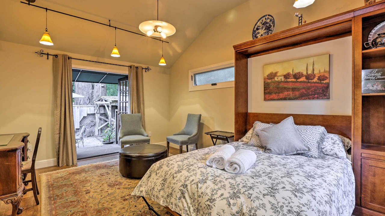 Photo of Bedroom in West Menlo Park