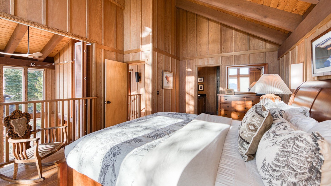 Photo of Bedroom in Lake Forest
