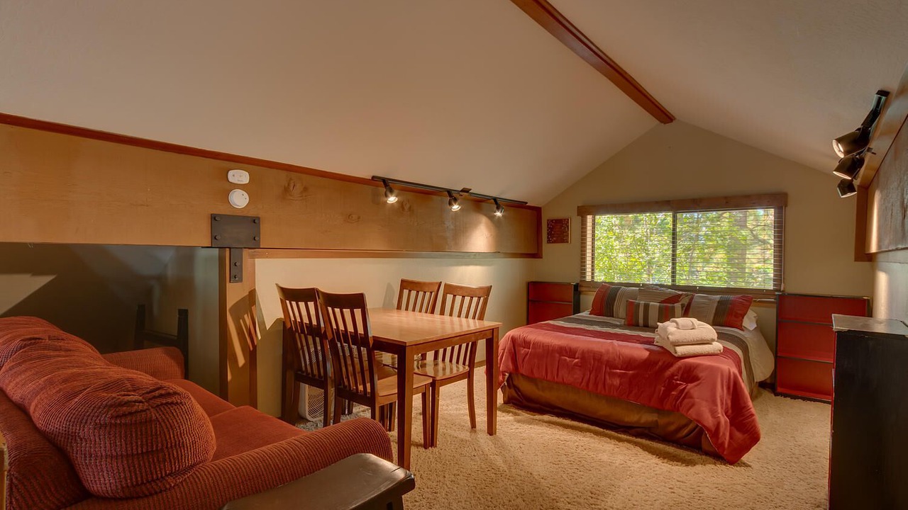 Photo of Bedroom in Lake Forest