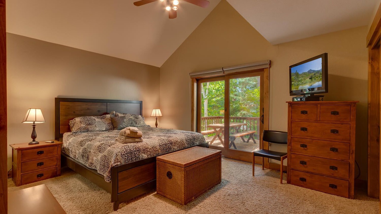 Photo of Bedroom in Lake Forest