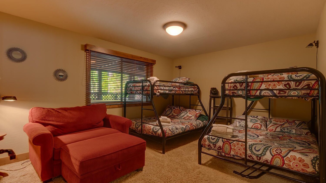 Photo of Bedroom in Lake Forest