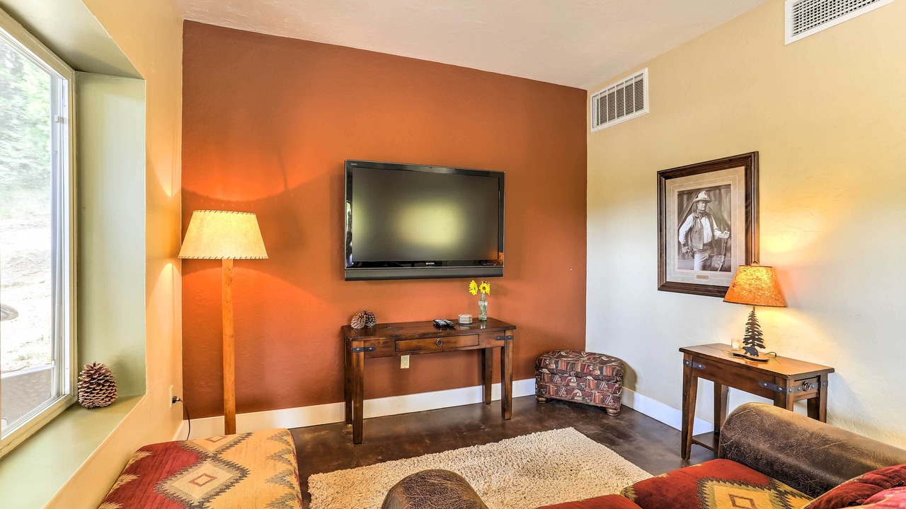Photo of Livingroom in McCloud