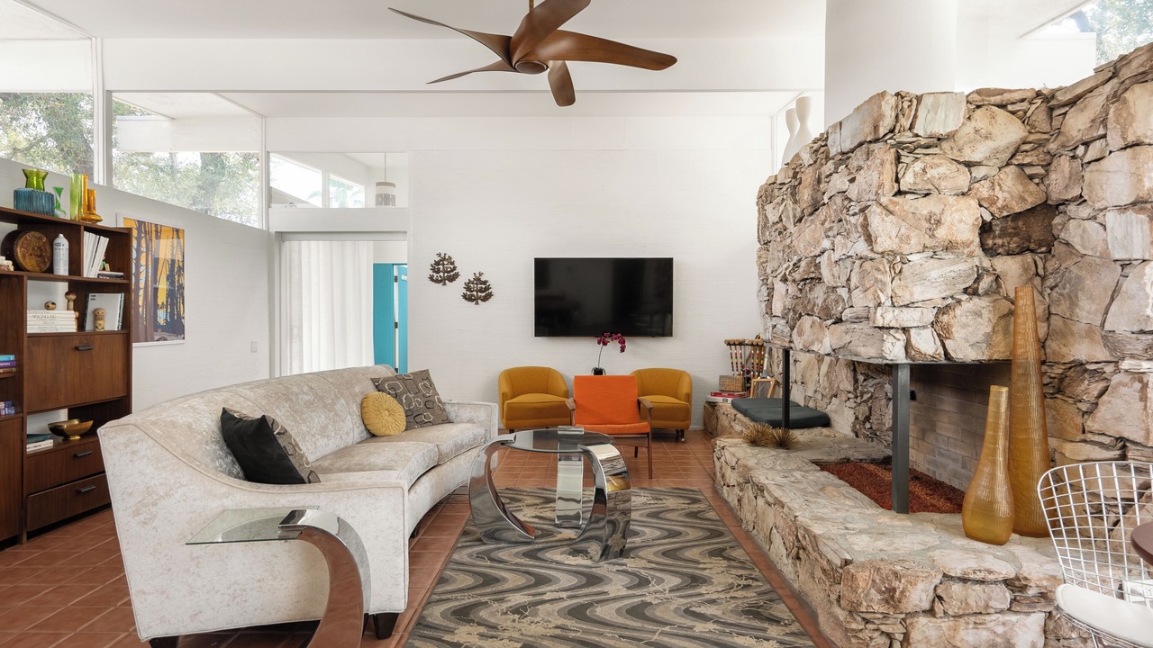 Photo of Livingroom in Desert Park Estates