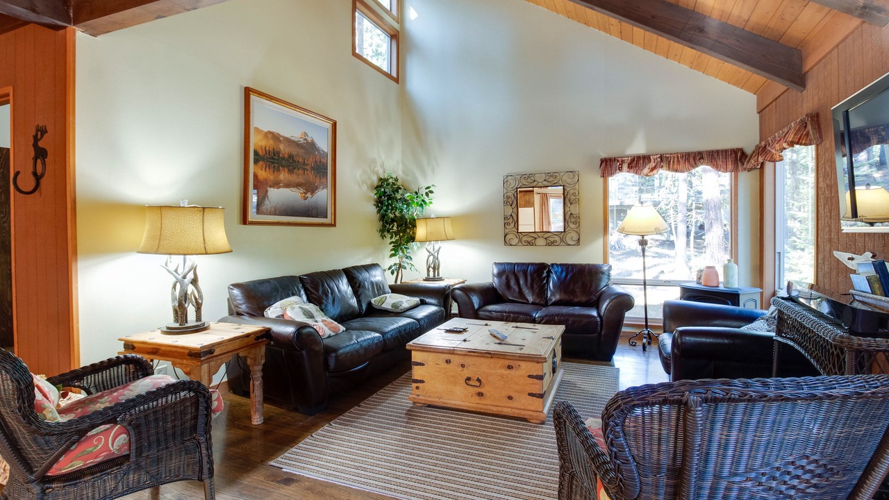 Photo of Livingroom in Black Butte Ranch