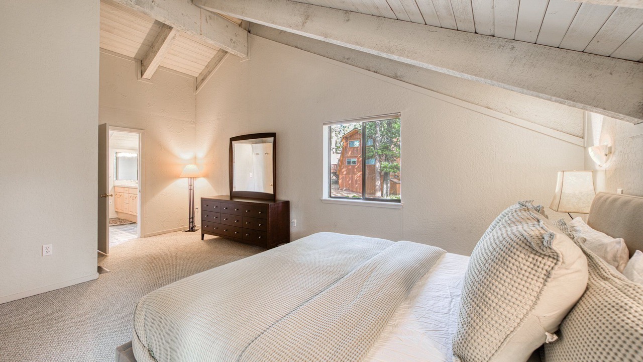 Photo of Bedroom in Lake Forest