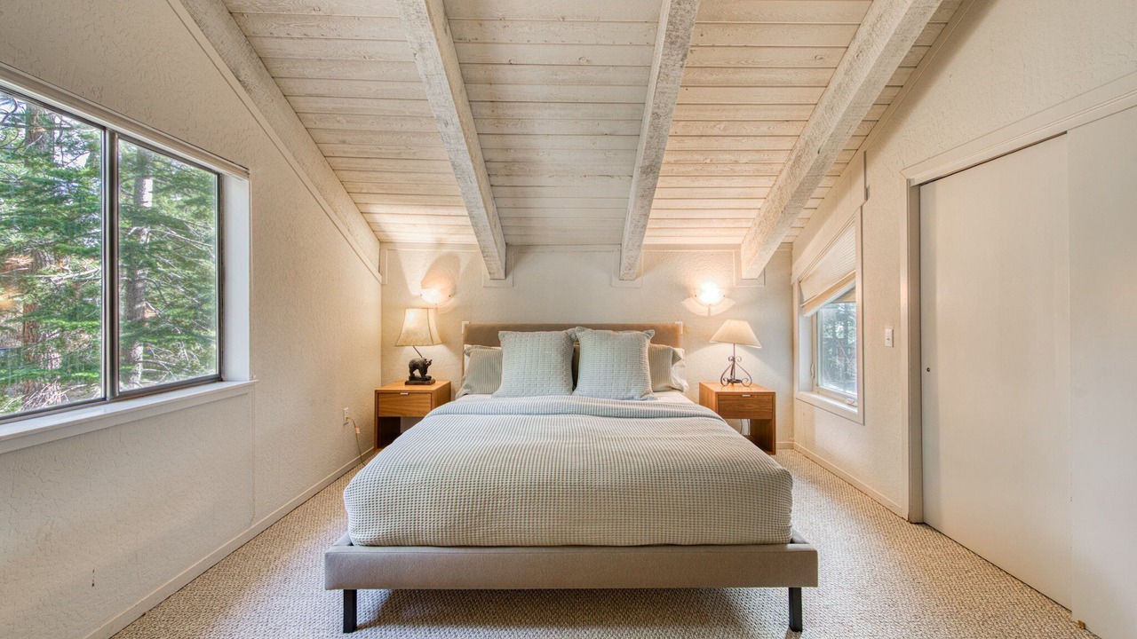 Photo of Bedroom in Lake Forest