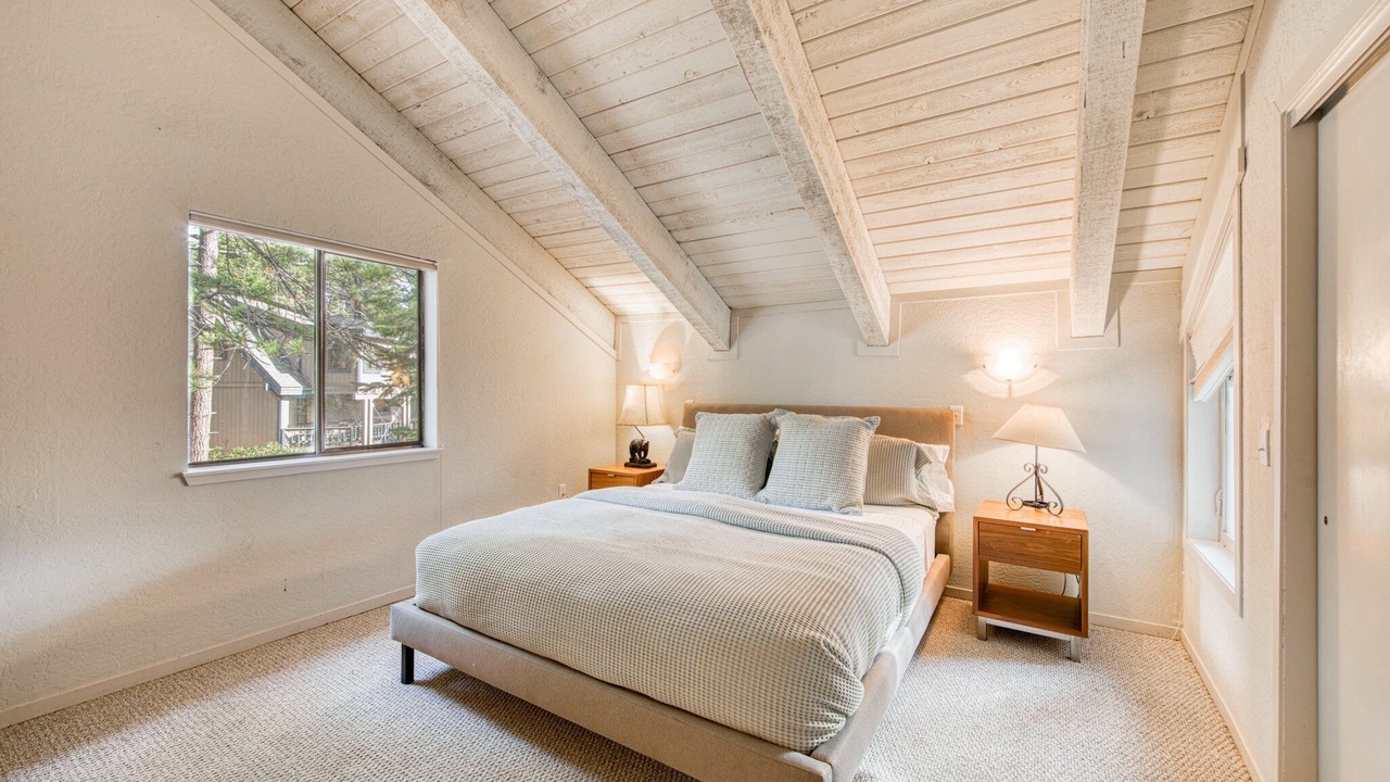 Photo of Bedroom in Lake Forest