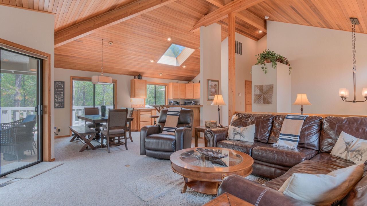 Photo of Livingroom in Sunriver