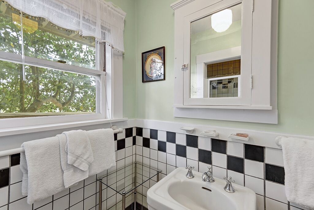 Photo of Bathroom in Avalon