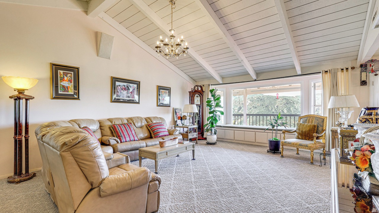 Photo of Livingroom in Valley Center
