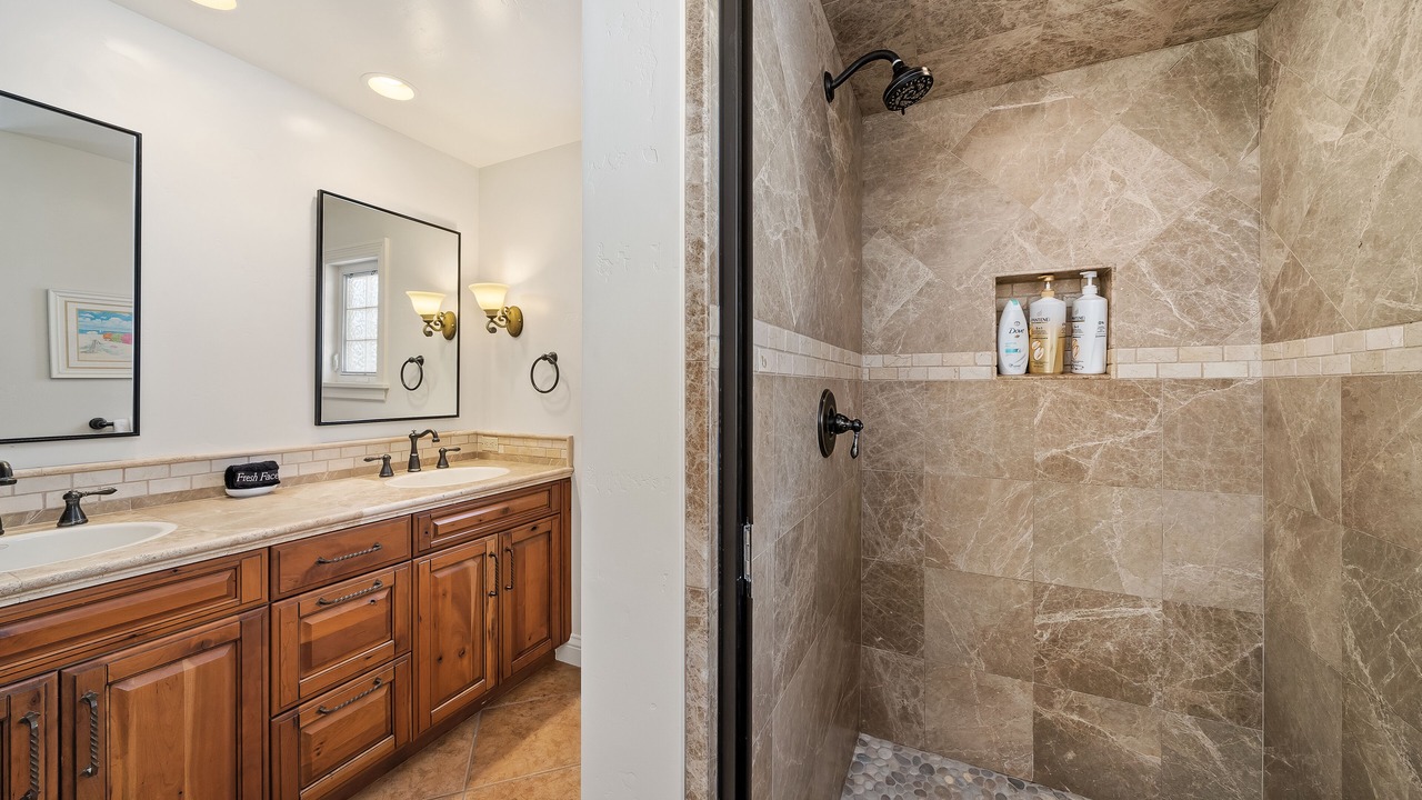 Photo of Bathroom in Motel District