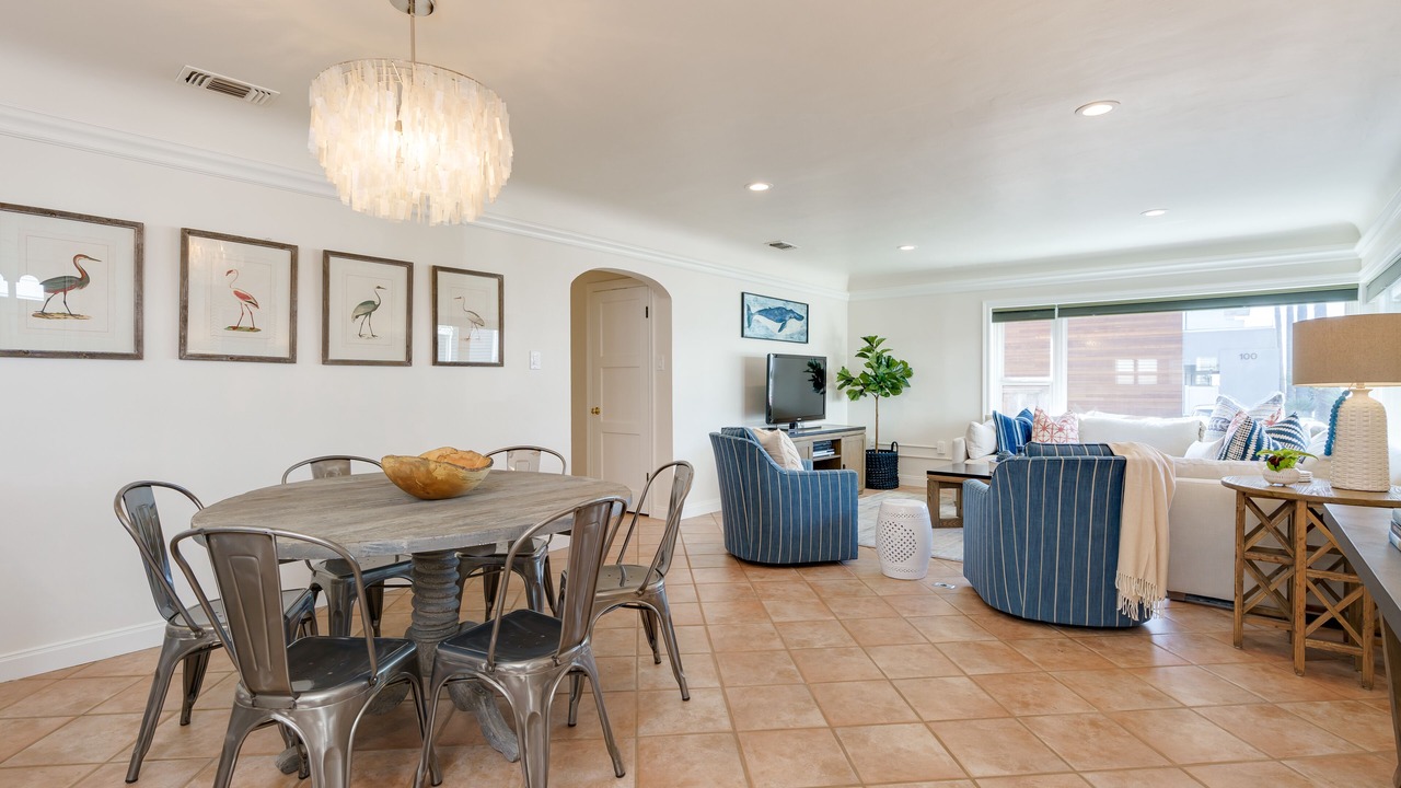 Photo of Livingroom in Downtown