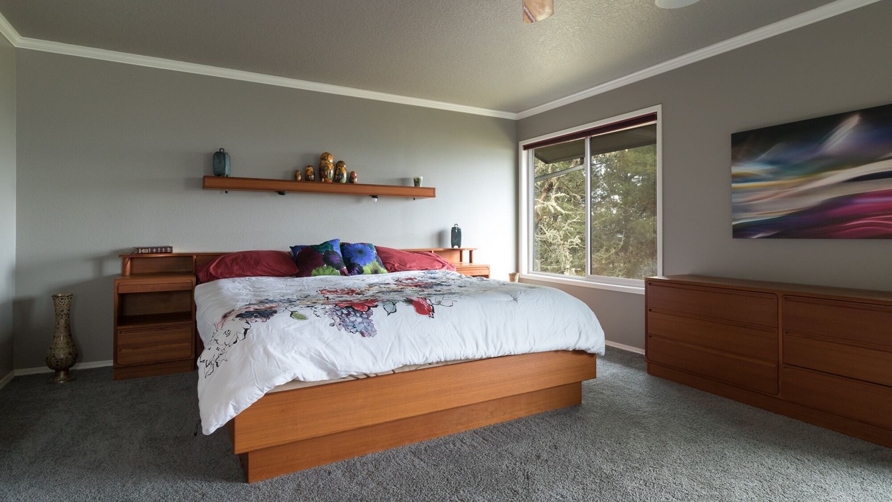 Photo of Bedroom in Roseburg