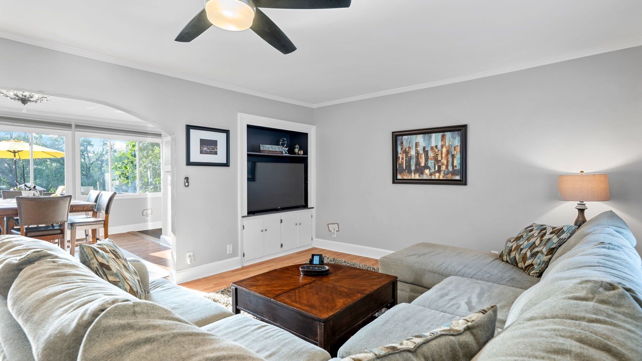 Photo of Livingroom in East Lake