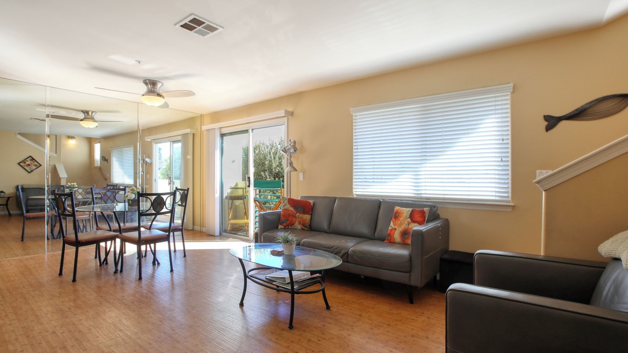 Photo of Livingroom in Downtown