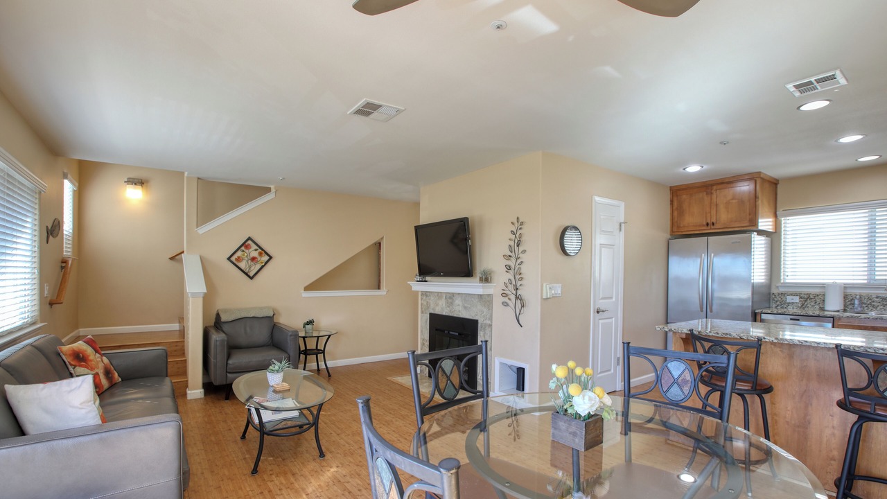 Photo of Livingroom in Downtown