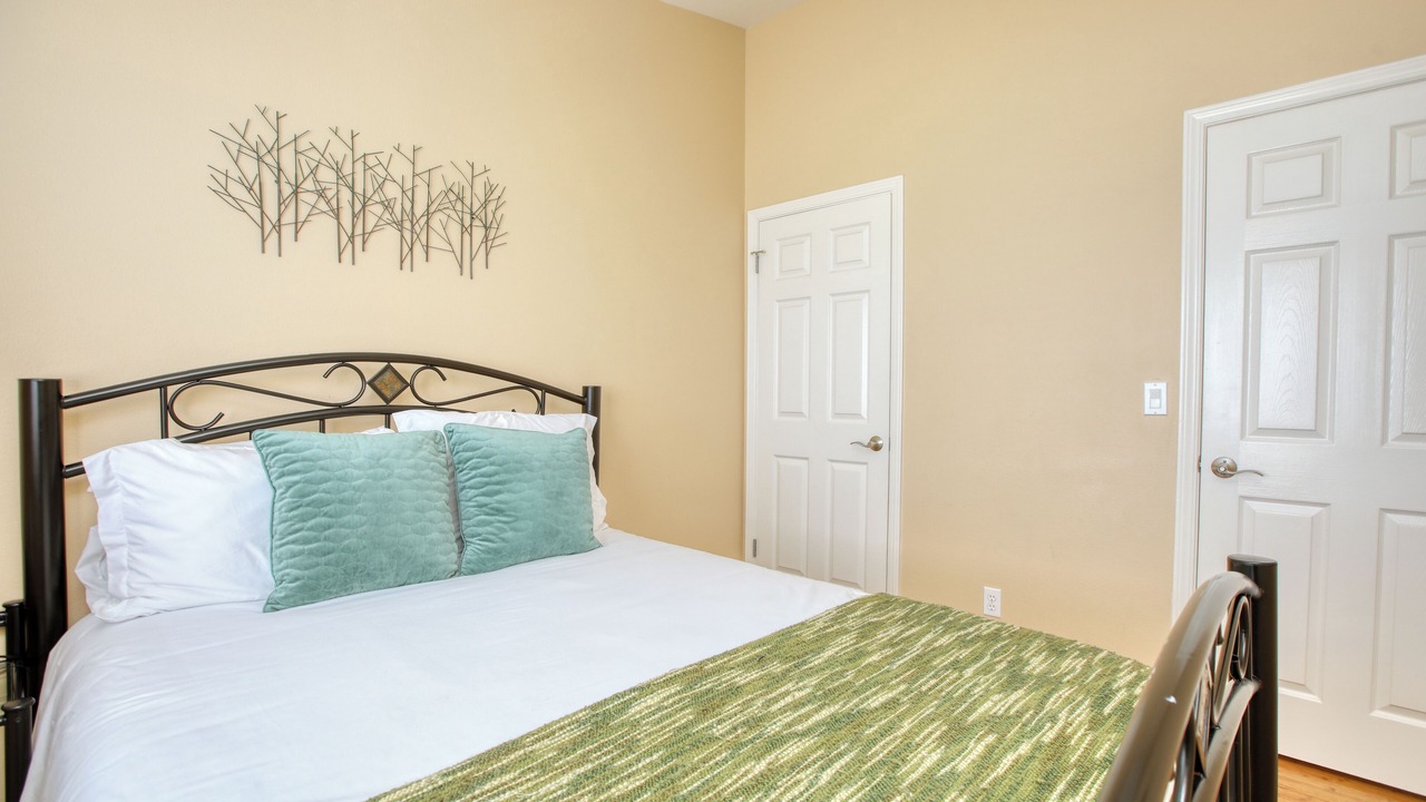 Photo of Bedroom in Downtown