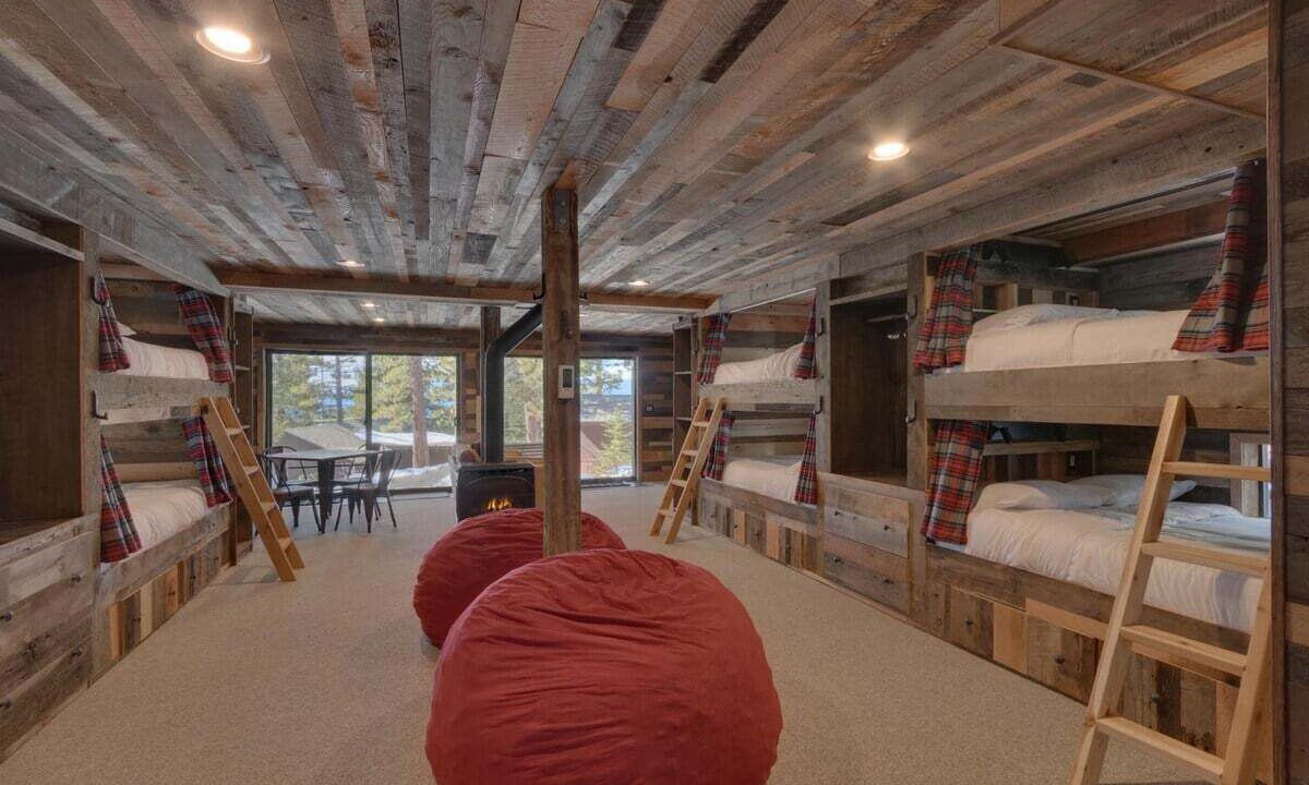 Photo of Bedroom in Lake Forest