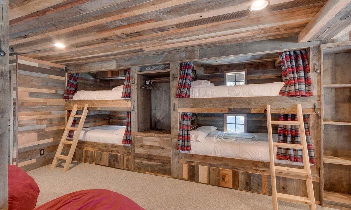 Photo of Bedroom in Lake Forest