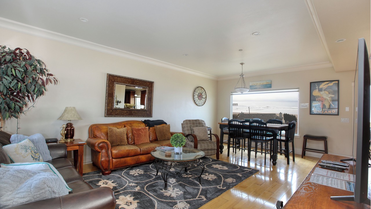 Photo of Livingroom in Downtown