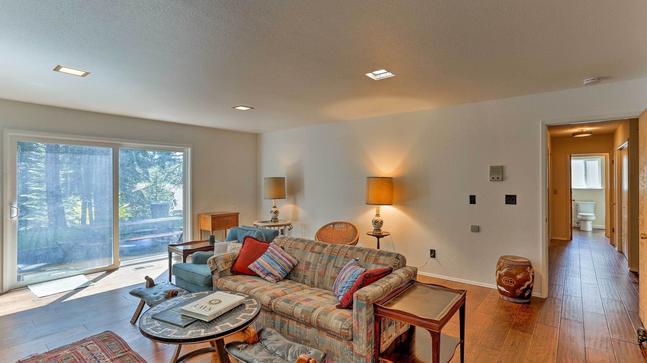 Photo of Livingroom in Lake Almanor Country Club