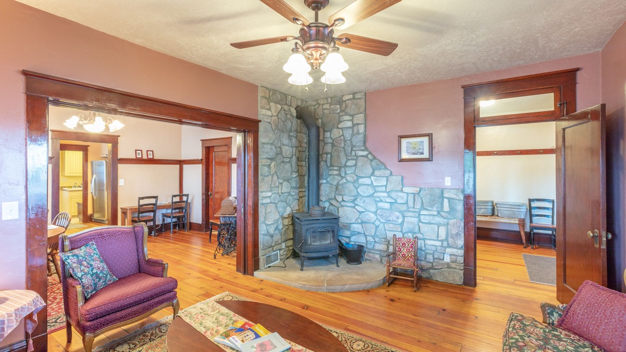 Photo of Livingroom in Fredonia