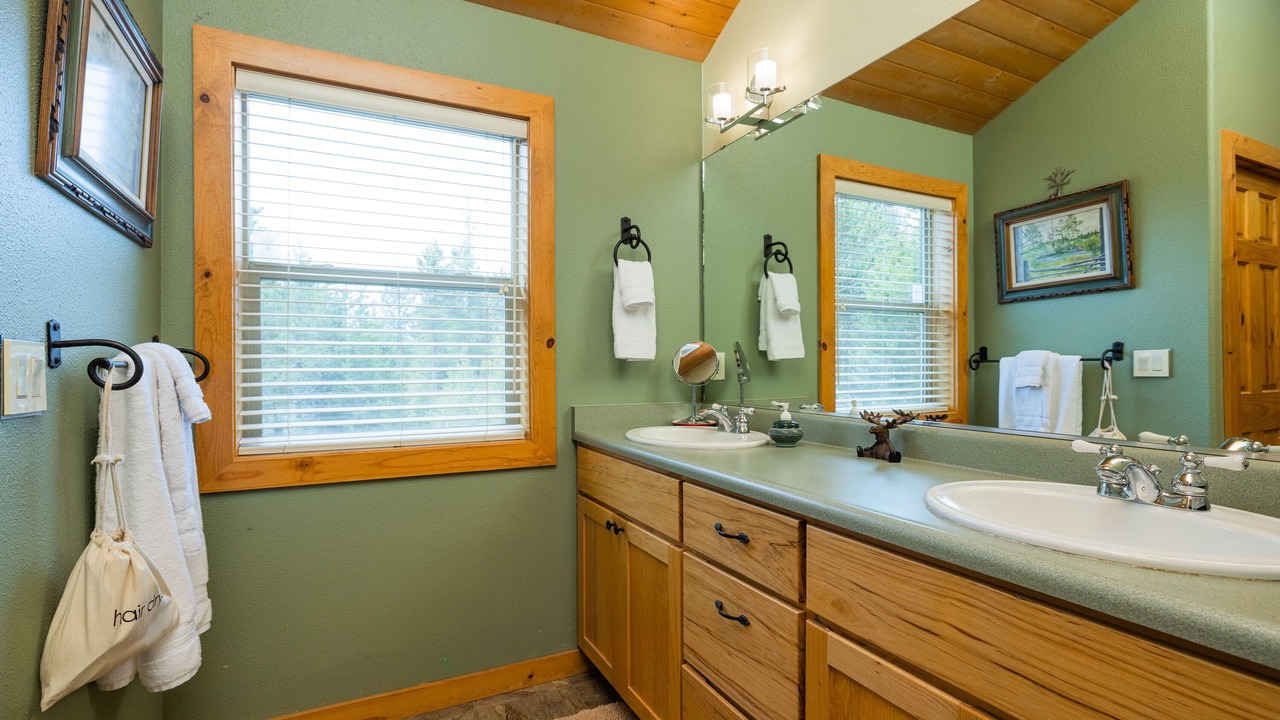 Photo of Bathroom in Crescent