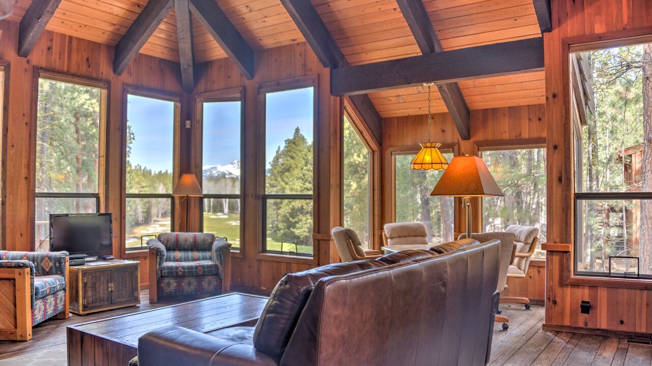 Photo of Livingroom in Black Butte Ranch
