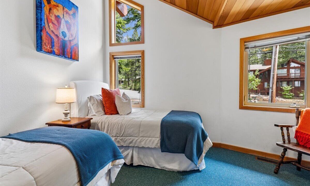 Photo of Bedroom in Lake Forest