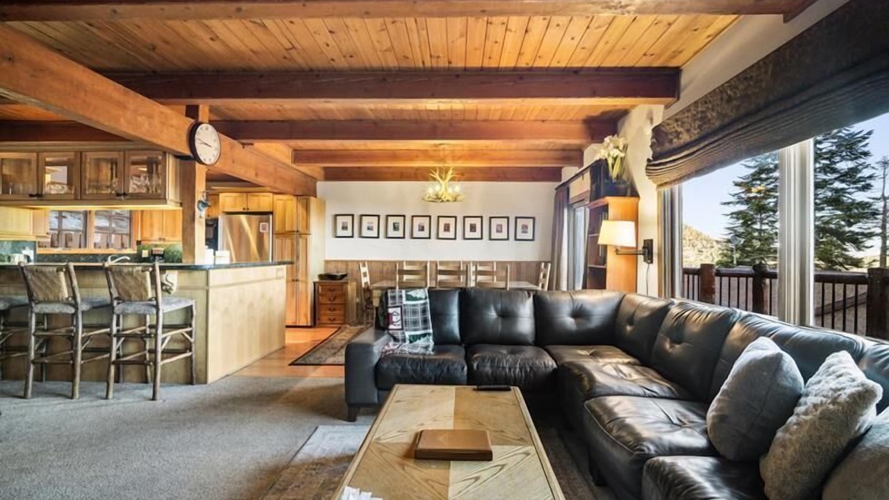 Photo of Livingroom in Mammoth Lakes