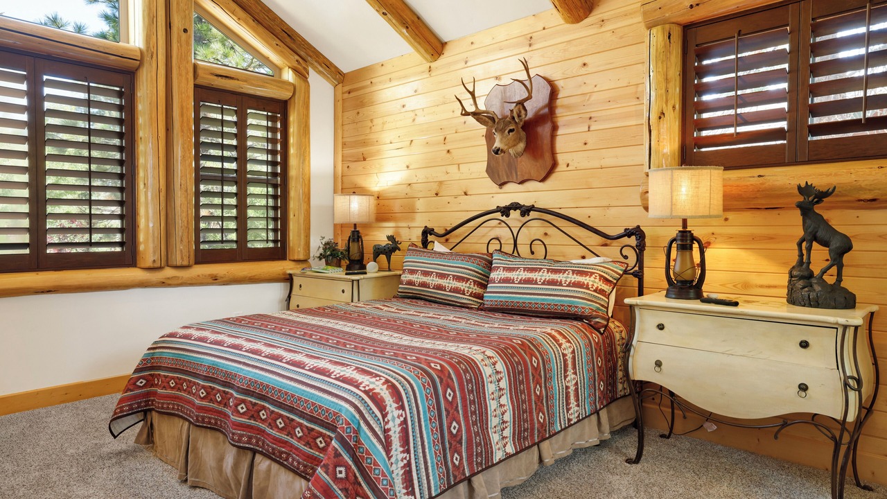 Photo of Bedroom in Evergreen Estates