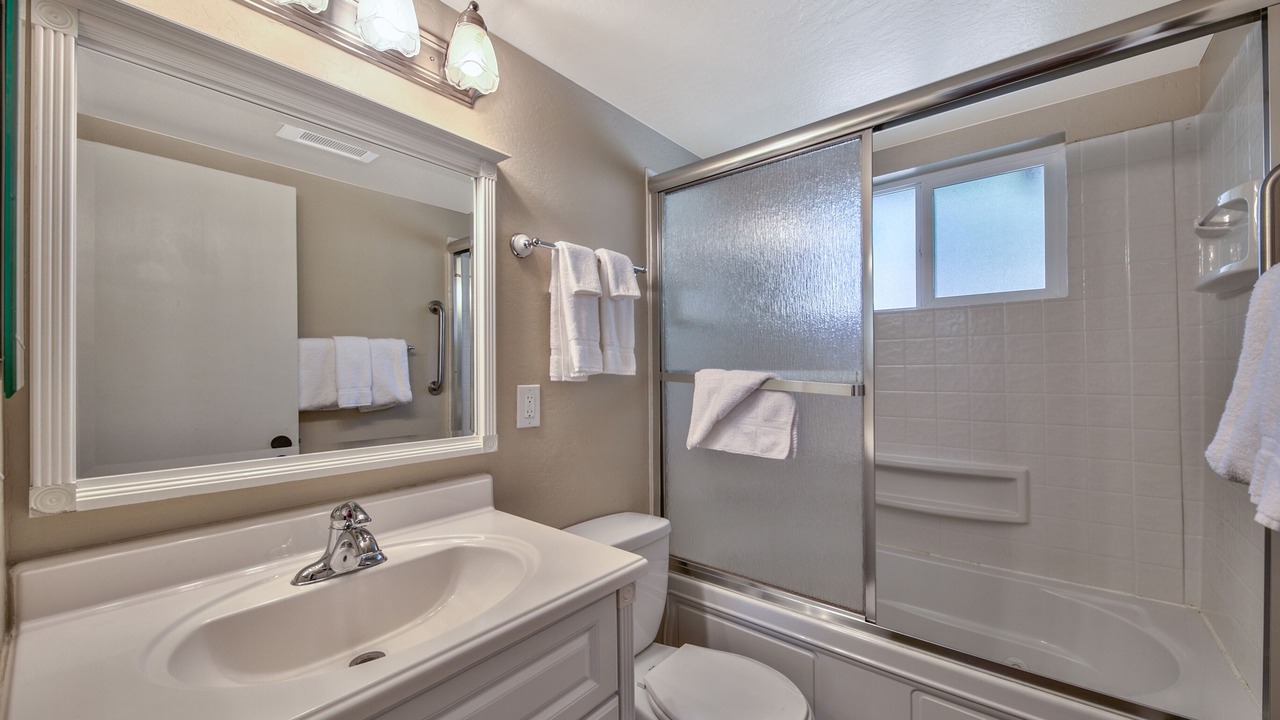 Photo of Bathroom in Al Tahoe