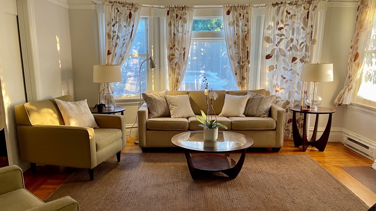 Photo of Livingroom in Elmwood