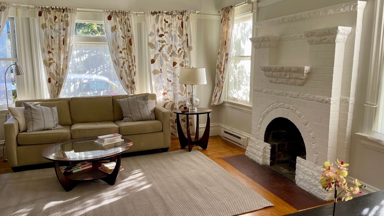 Photo of Livingroom in Elmwood