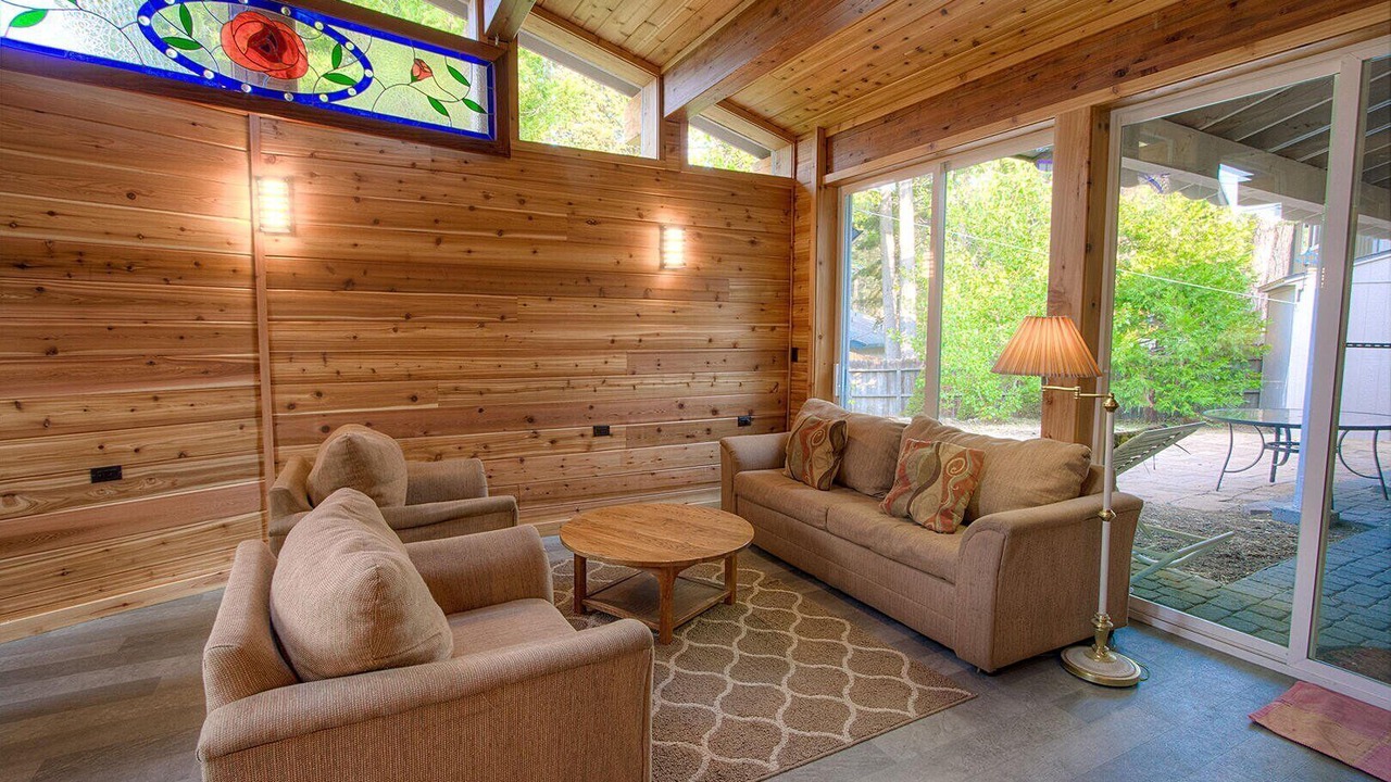 Photo of Livingroom in Round Hill Village