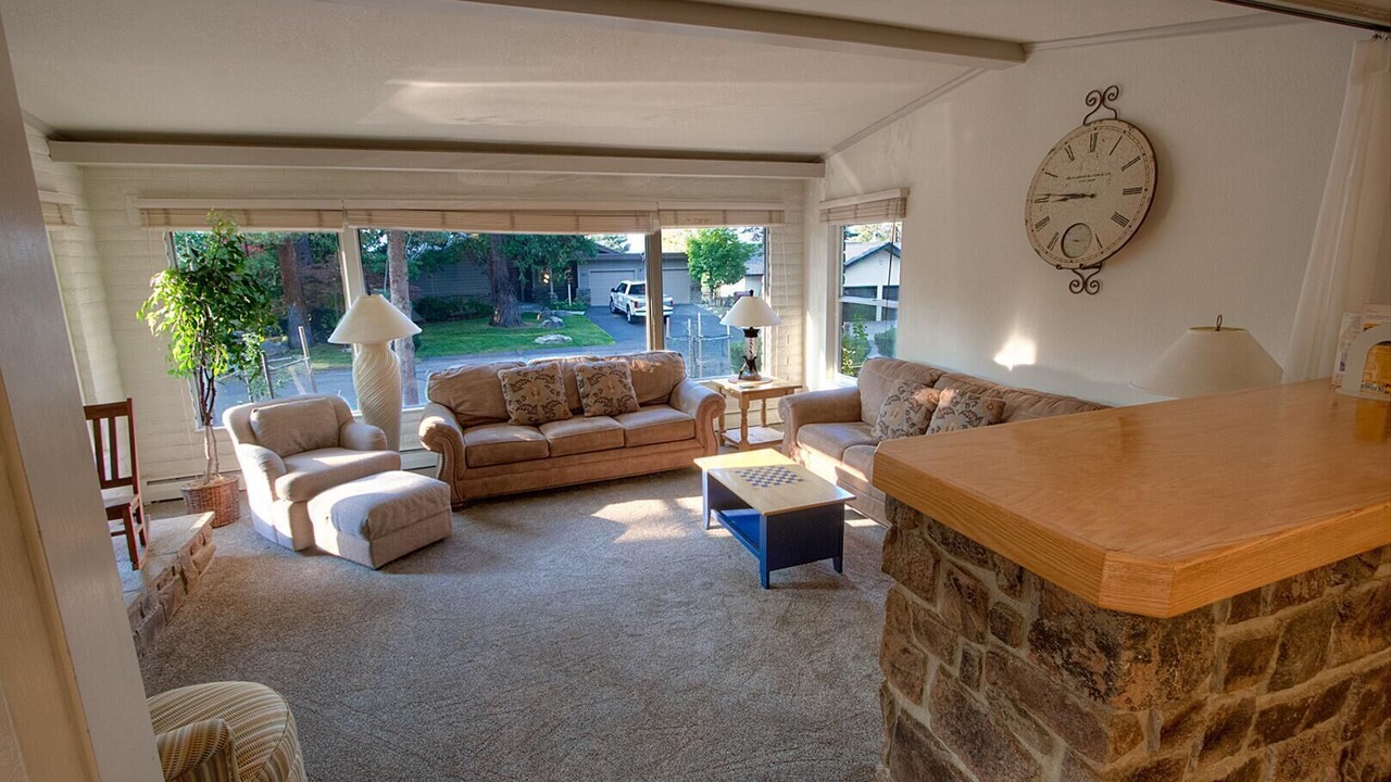 Photo of Livingroom in Round Hill Village