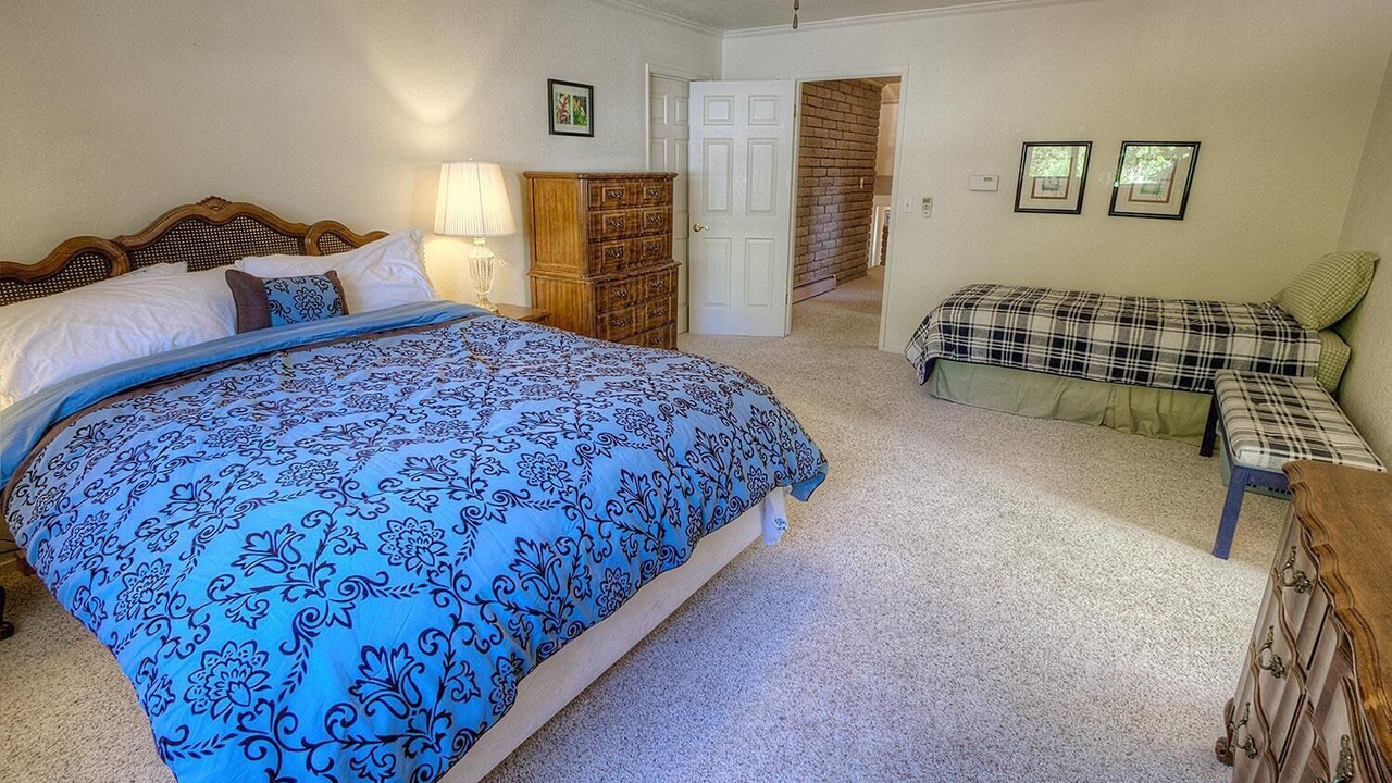 Photo of Bedroom in Round Hill Village