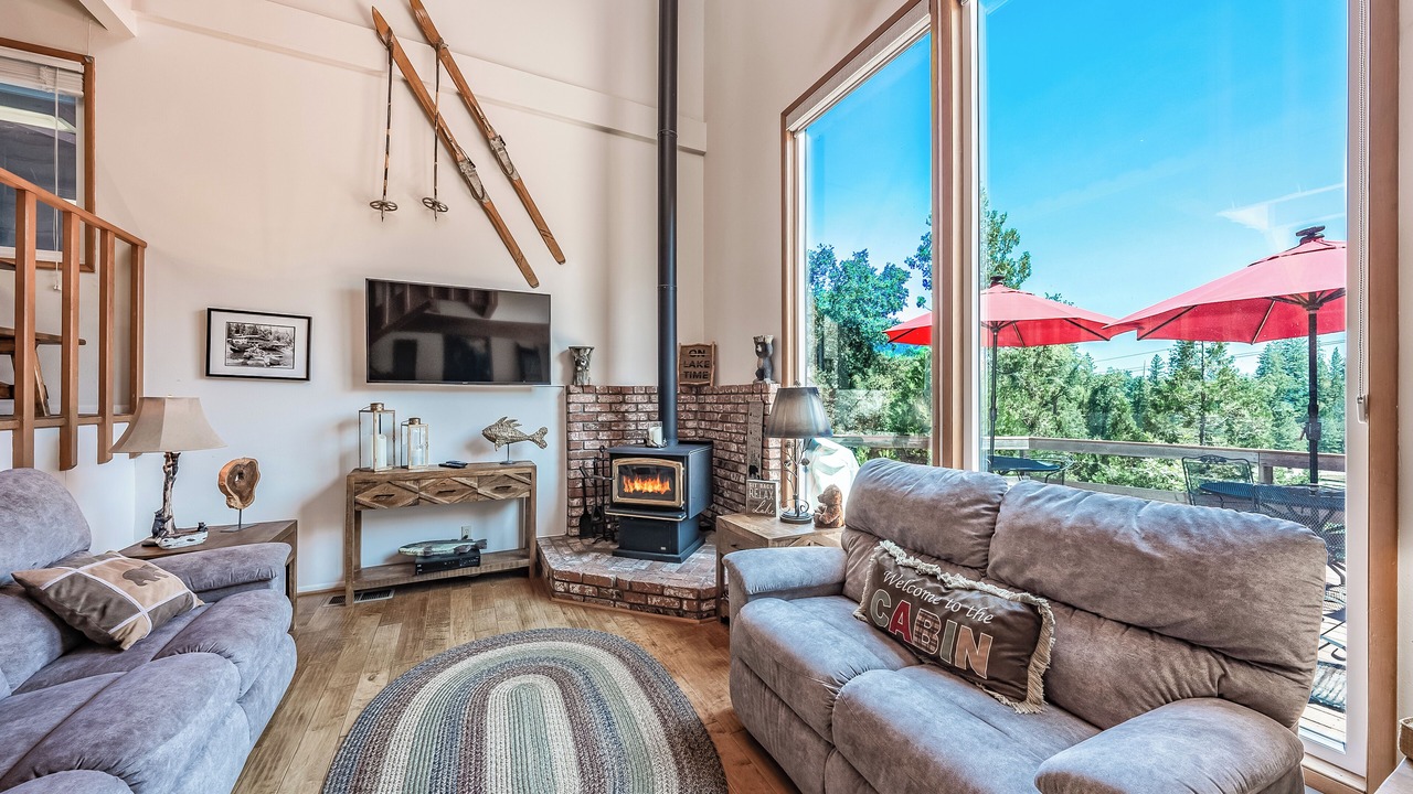 Photo of Livingroom in Bass Lake