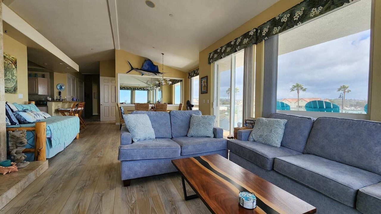 Photo of Livingroom in Downtown