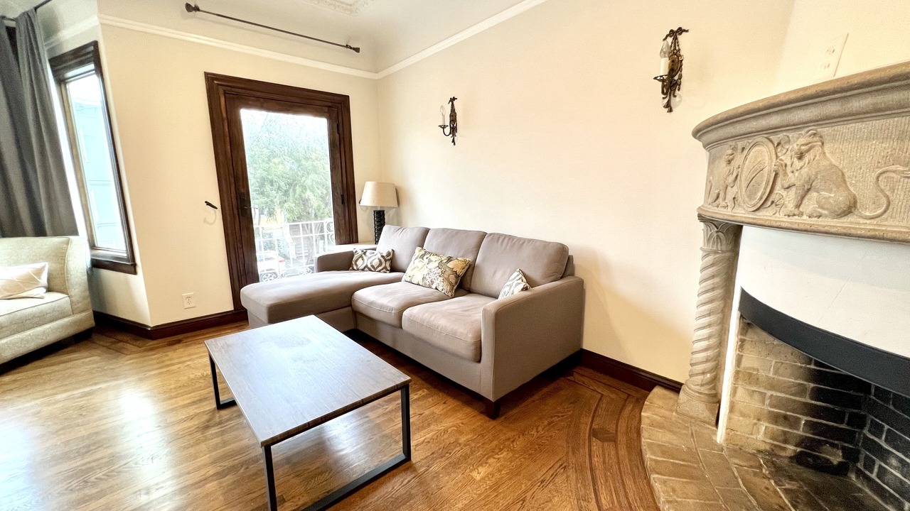 Photo of Livingroom in Laurel Heights