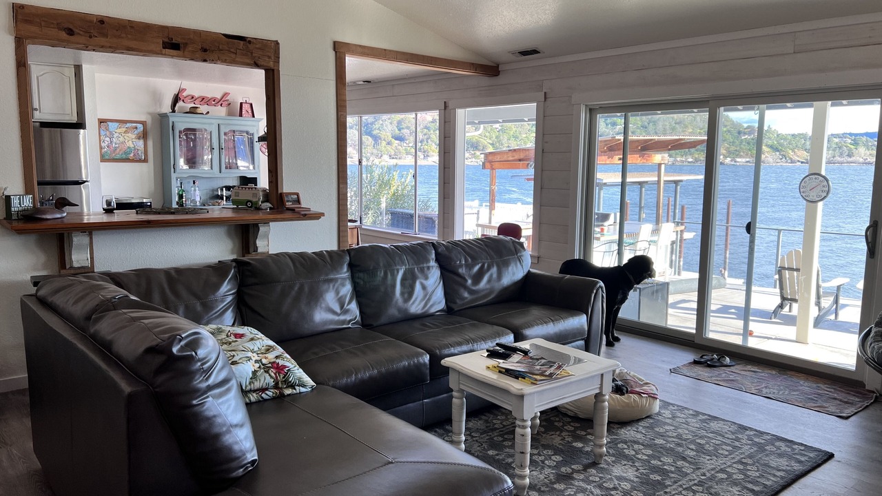 Photo of Livingroom in Clearlake