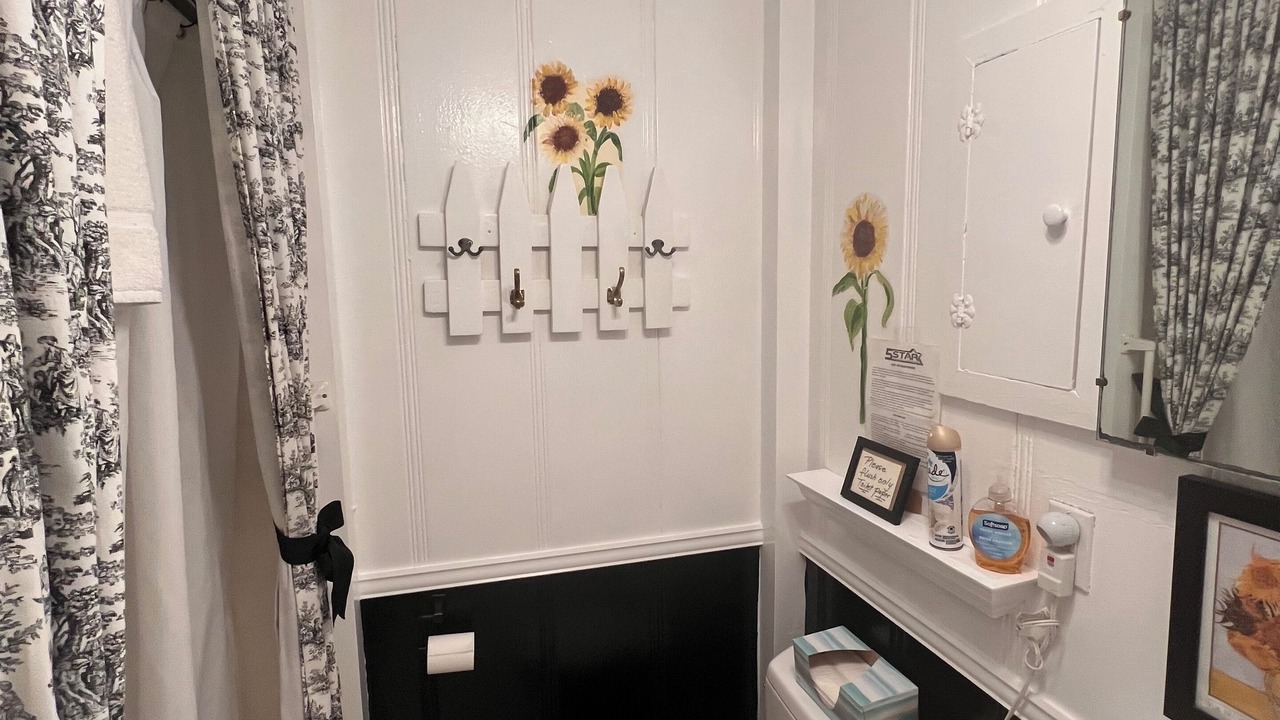 Photo of Bathroom in Corona del Mar