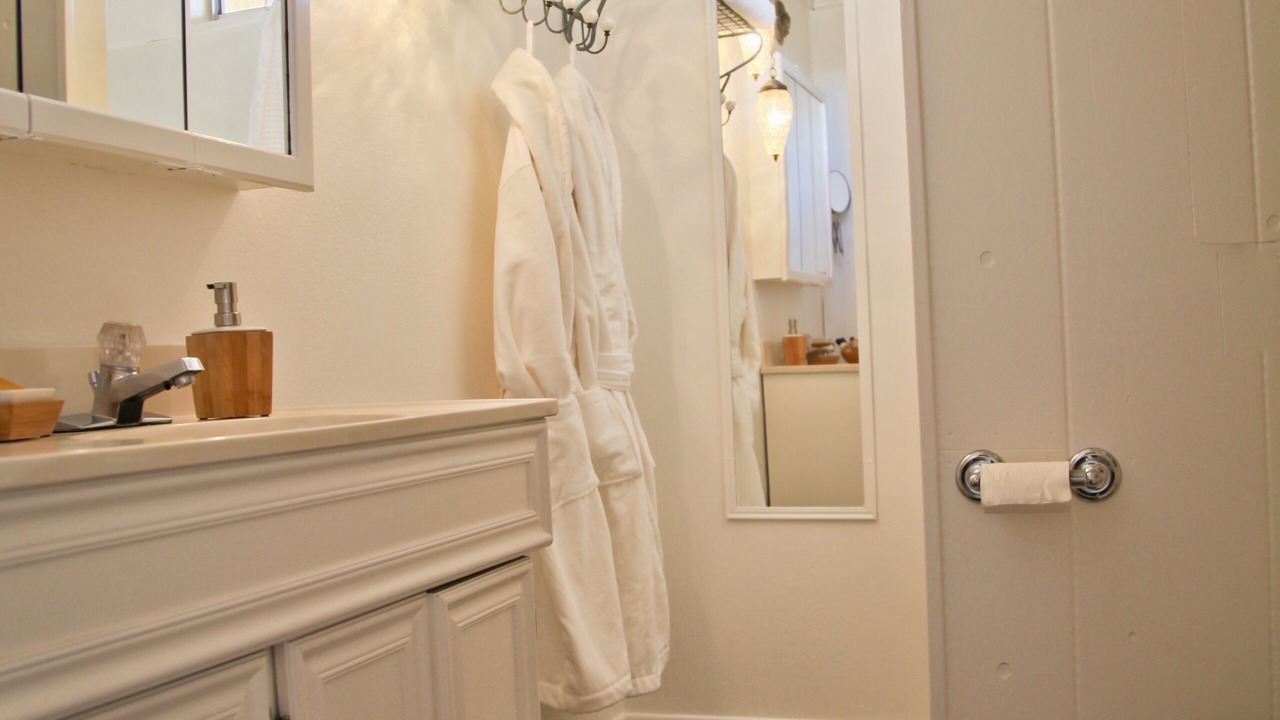 Photo of Bathroom in Monument Manor