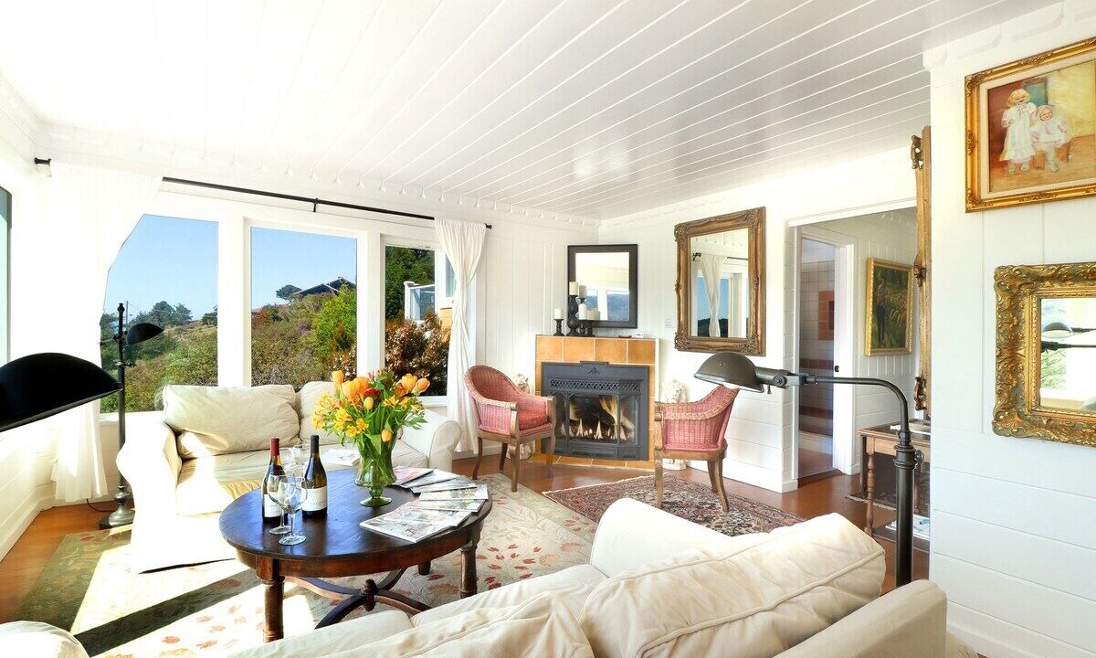 Photo of Livingroom in Jenner