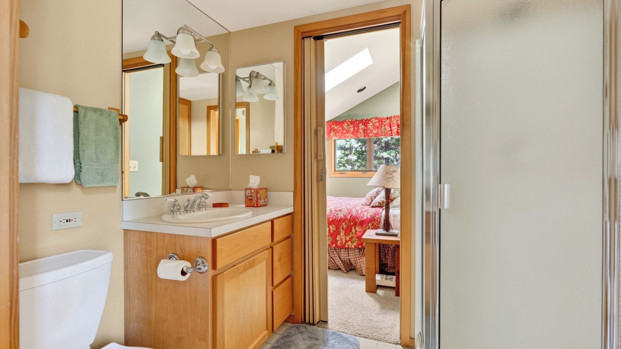 Photo of Bedroom in Black Butte Ranch
