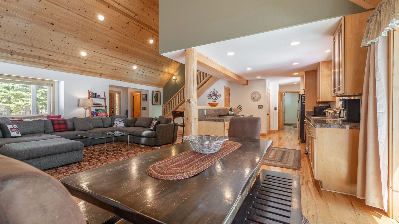 Photo of Livingroom in Tahoma