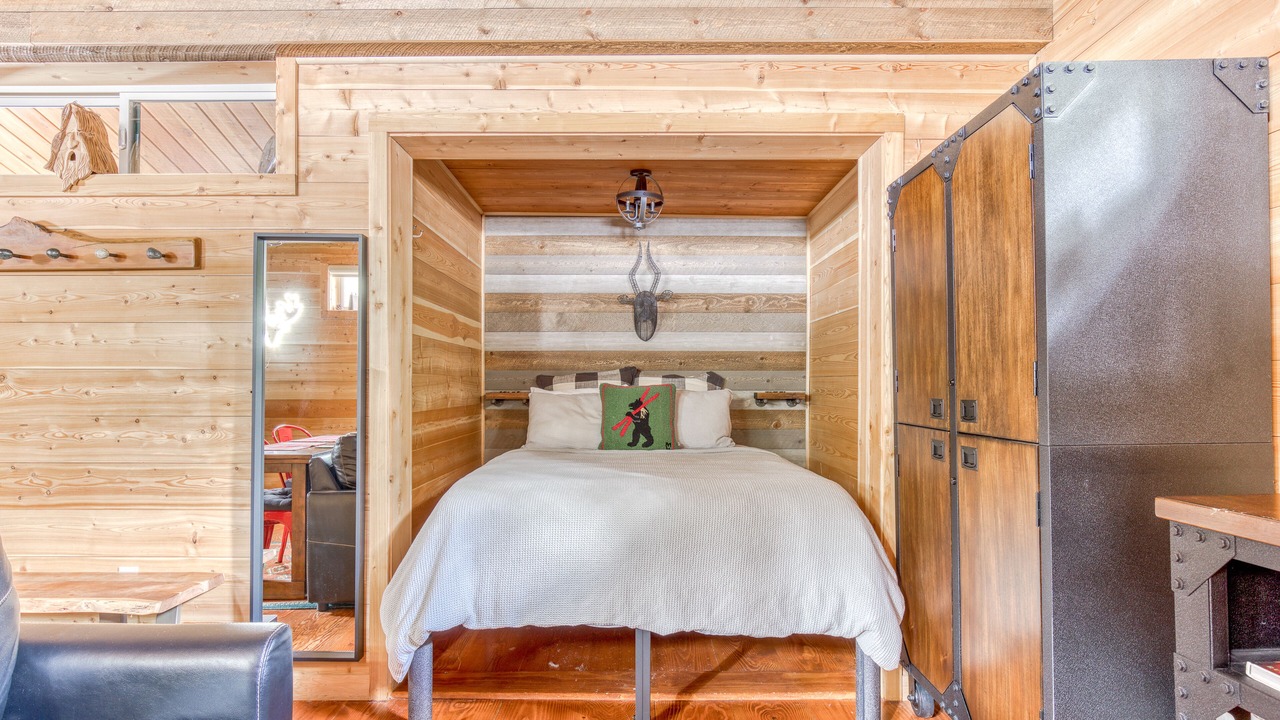 Photo of Bedroom in Government Camp