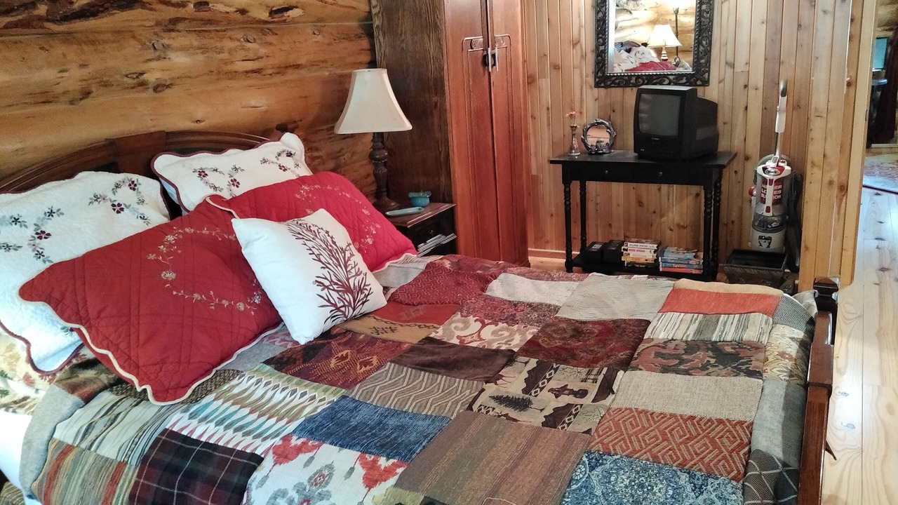 Photo of Bedroom in Crescent